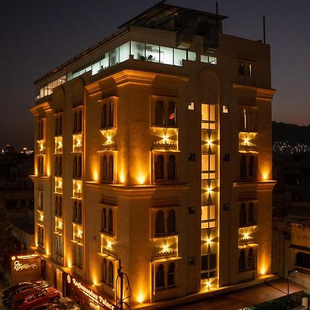 Raghunandan Palace - A Premier Boutique Stay, City Center & 500 Meters From City Railway Station Udaipur Bagian luar foto