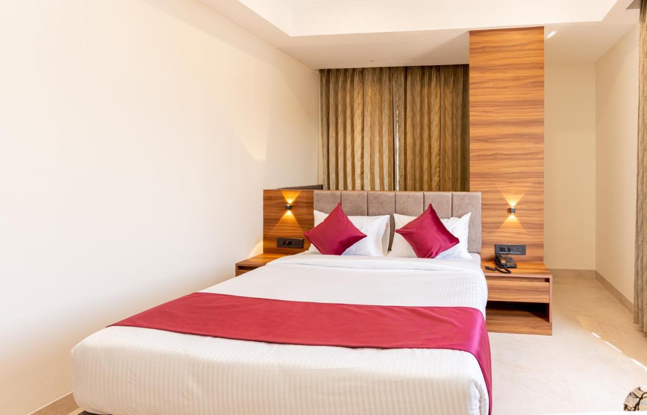 Raghunandan Palace - A Premier Boutique Stay, City Center & 500 Meters From City Railway Station Udaipur Bagian luar foto