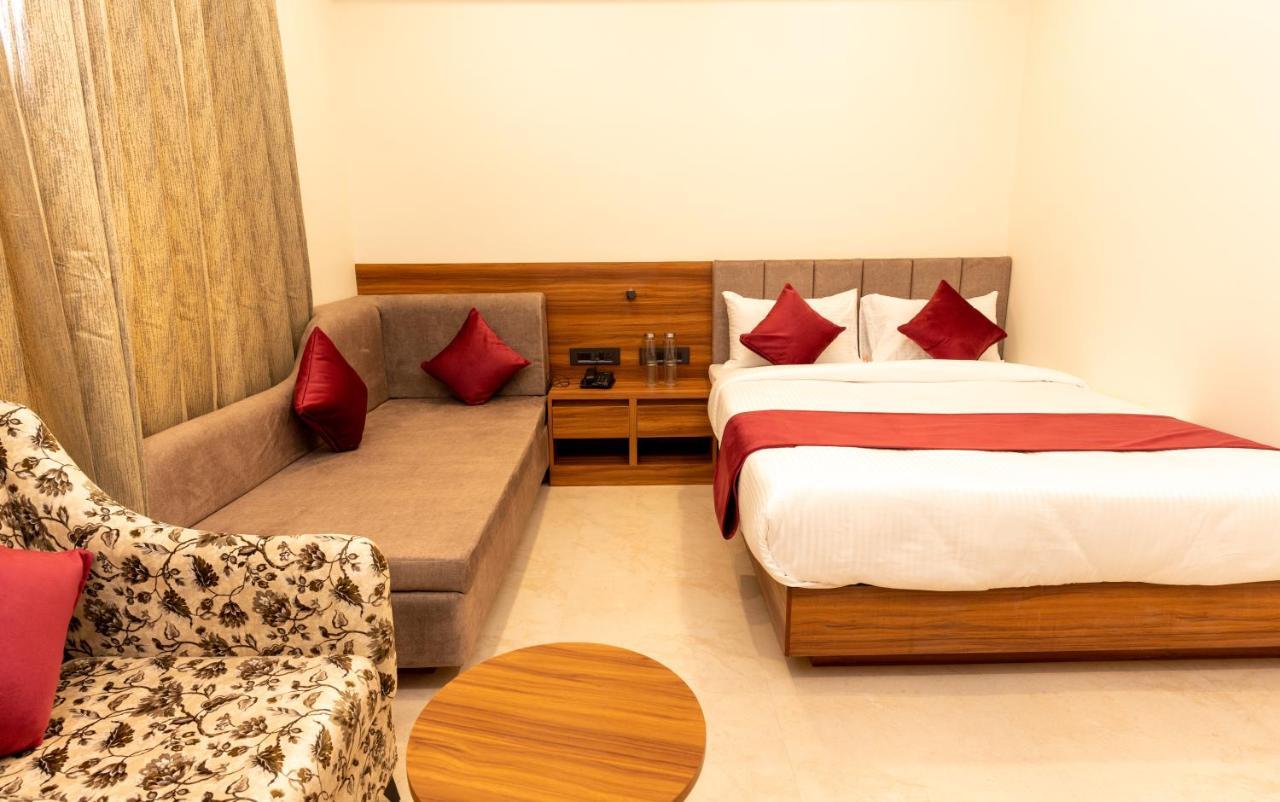 Raghunandan Palace - A Premier Boutique Stay, City Center & 500 Meters From City Railway Station Udaipur Bagian luar foto