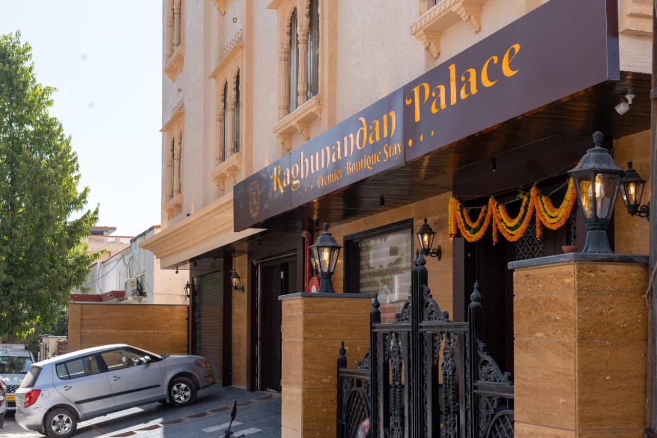 Raghunandan Palace - A Premier Boutique Stay, City Center & 500 Meters From City Railway Station Udaipur Bagian luar foto
