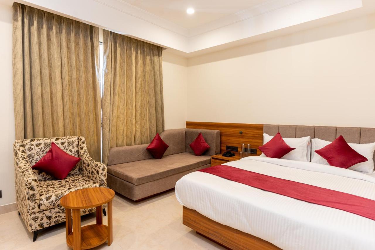 Raghunandan Palace - A Premier Boutique Stay, City Center & 500 Meters From City Railway Station Udaipur Bagian luar foto