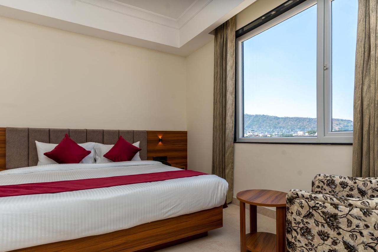Raghunandan Palace - A Premier Boutique Stay, City Center & 500 Meters From City Railway Station Udaipur Bagian luar foto