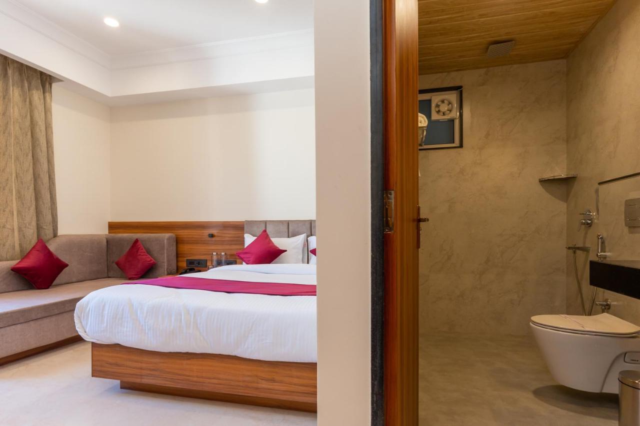 Raghunandan Palace - A Premier Boutique Stay, City Center & 500 Meters From City Railway Station Udaipur Bagian luar foto