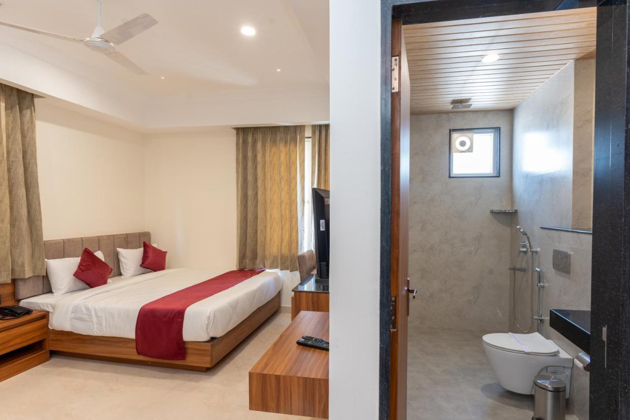 Raghunandan Palace - A Premier Boutique Stay, City Center & 500 Meters From City Railway Station Udaipur Bagian luar foto