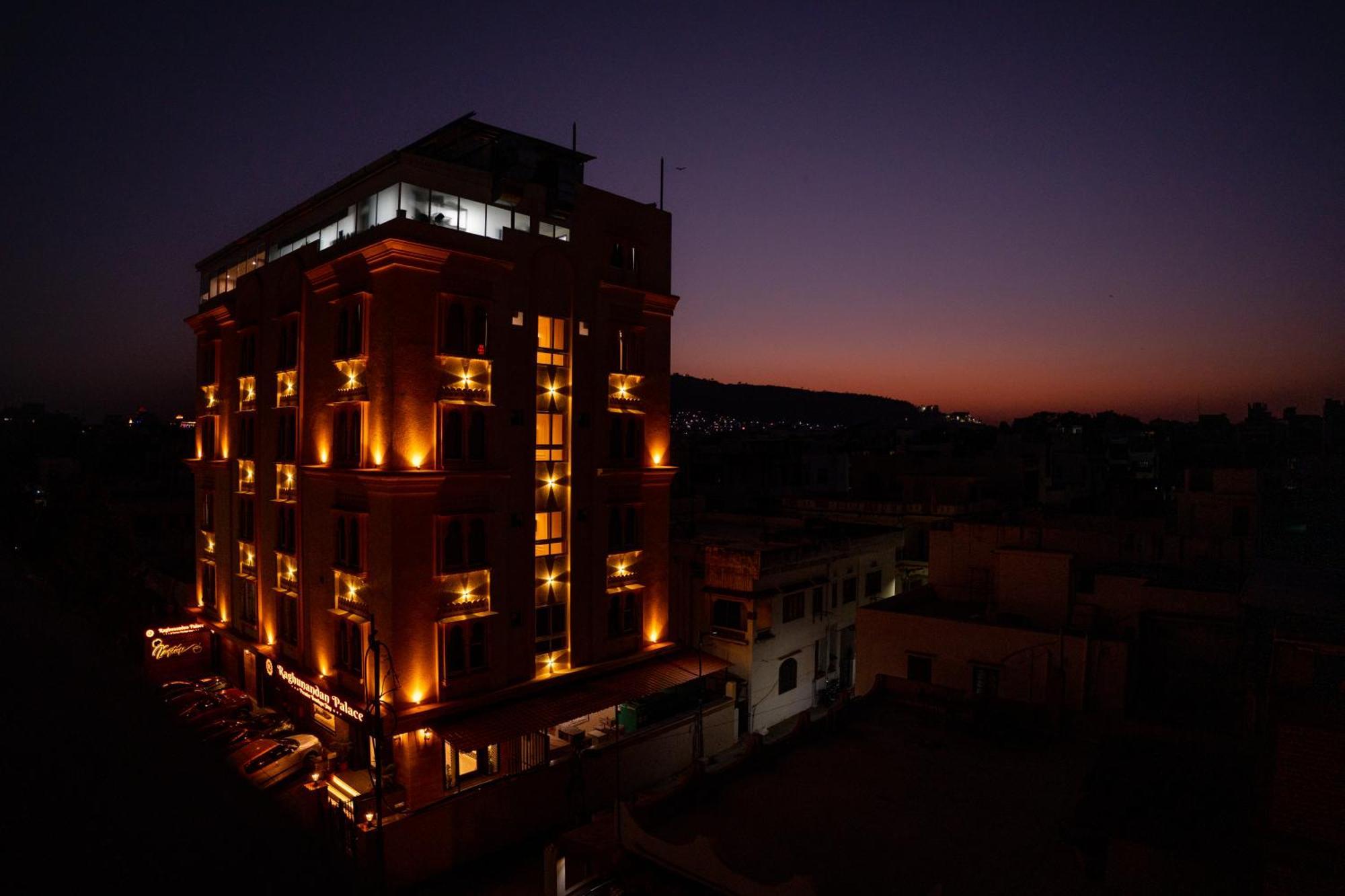 Raghunandan Palace - A Premier Boutique Stay, City Center & 500 Meters From City Railway Station Udaipur Bagian luar foto
