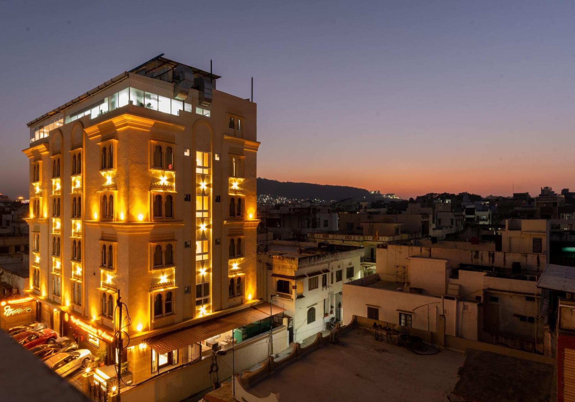 Raghunandan Palace - A Premier Boutique Stay, City Center & 500 Meters From City Railway Station Udaipur Bagian luar foto
