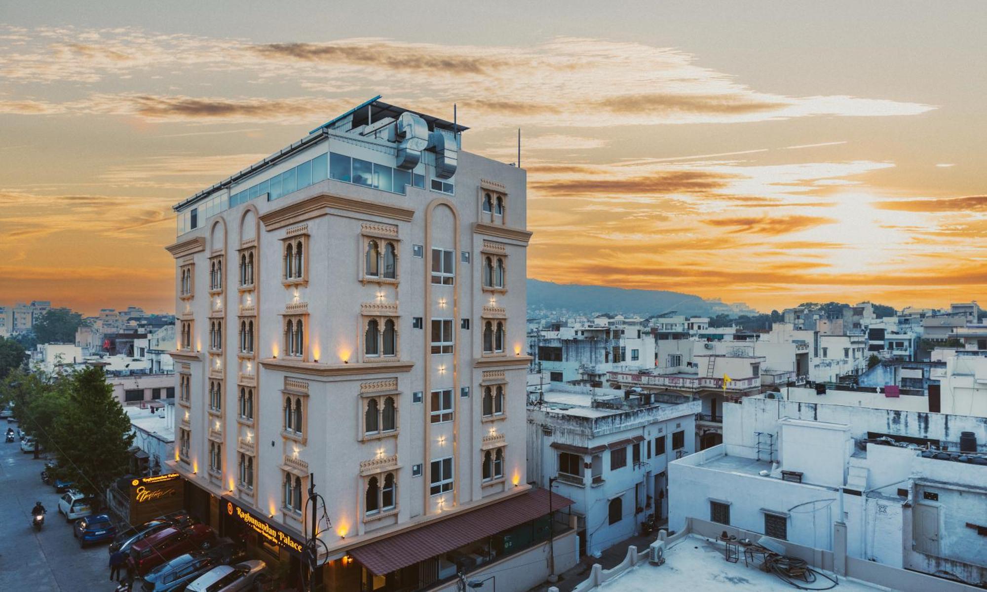 Raghunandan Palace - A Premier Boutique Stay, City Center & 500 Meters From City Railway Station Udaipur Bagian luar foto