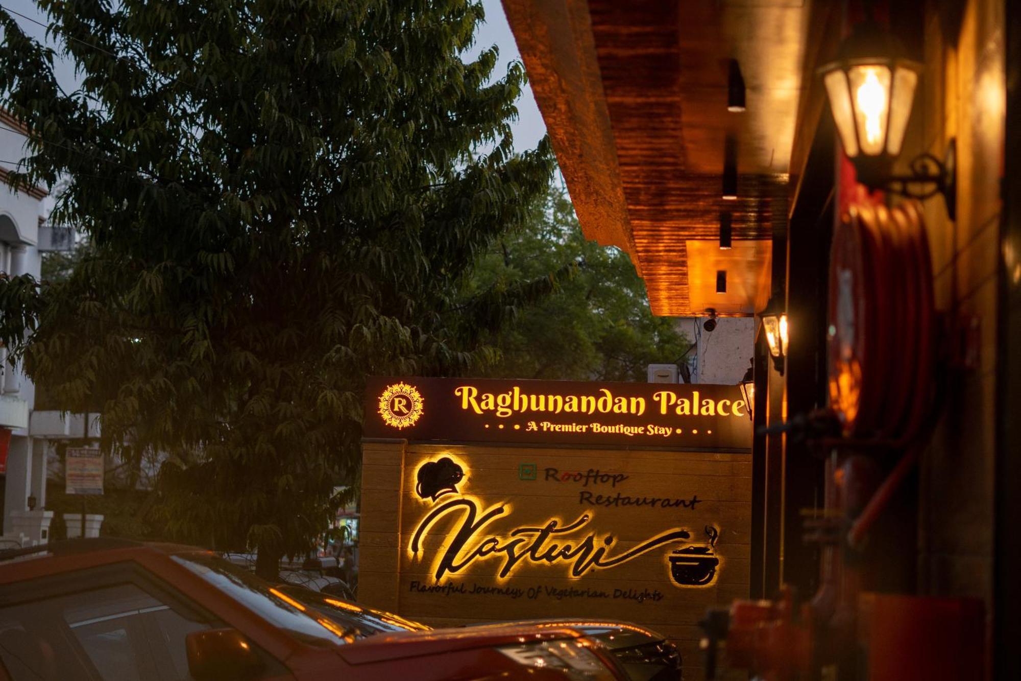Raghunandan Palace - A Premier Boutique Stay, City Center & 500 Meters From City Railway Station Udaipur Bagian luar foto