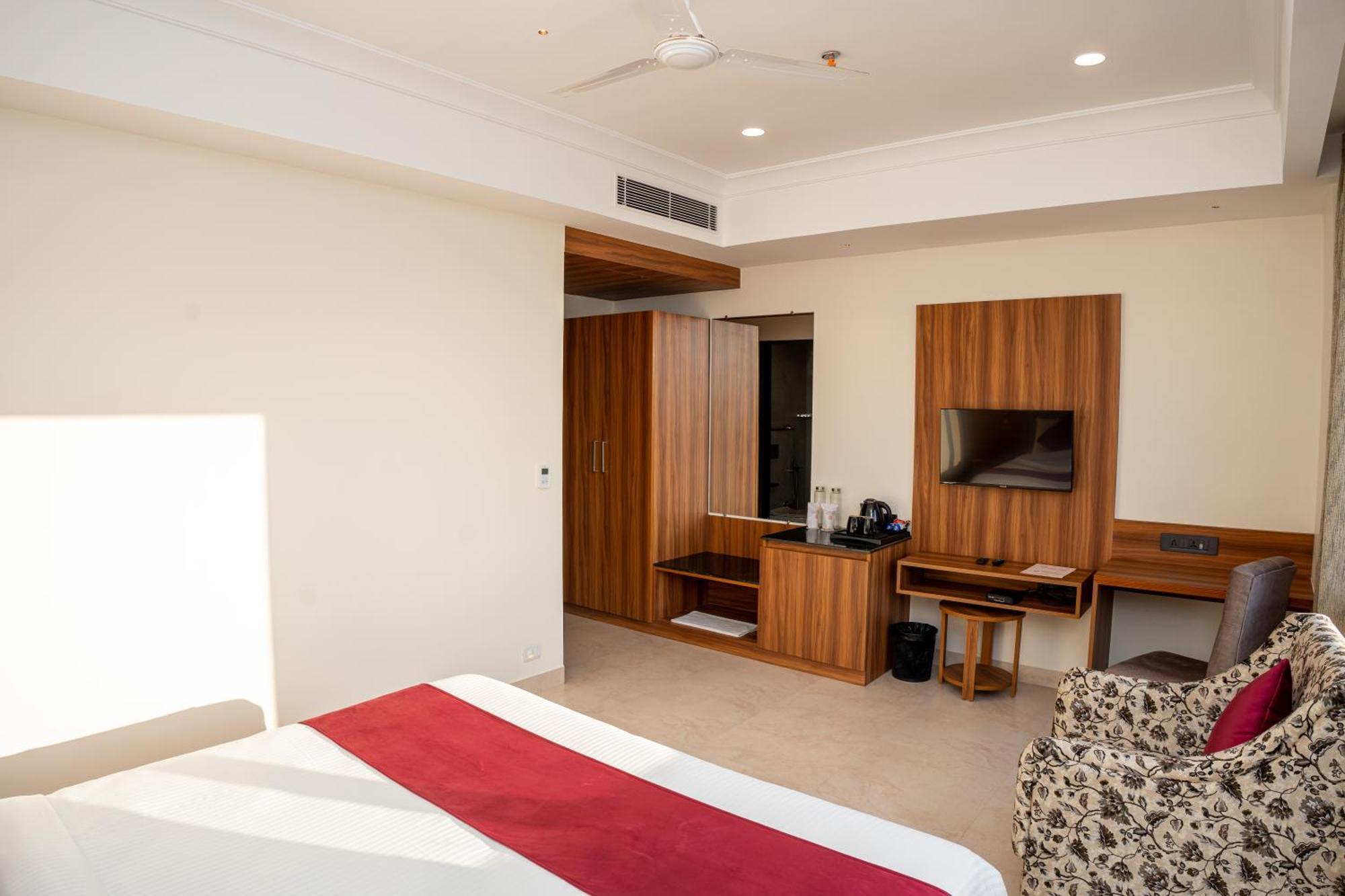Raghunandan Palace - A Premier Boutique Stay, City Center & 500 Meters From City Railway Station Udaipur Bagian luar foto