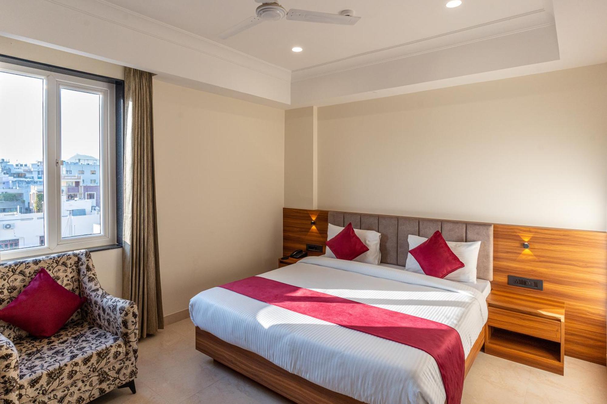 Raghunandan Palace - A Premier Boutique Stay, City Center & 500 Meters From City Railway Station Udaipur Bagian luar foto