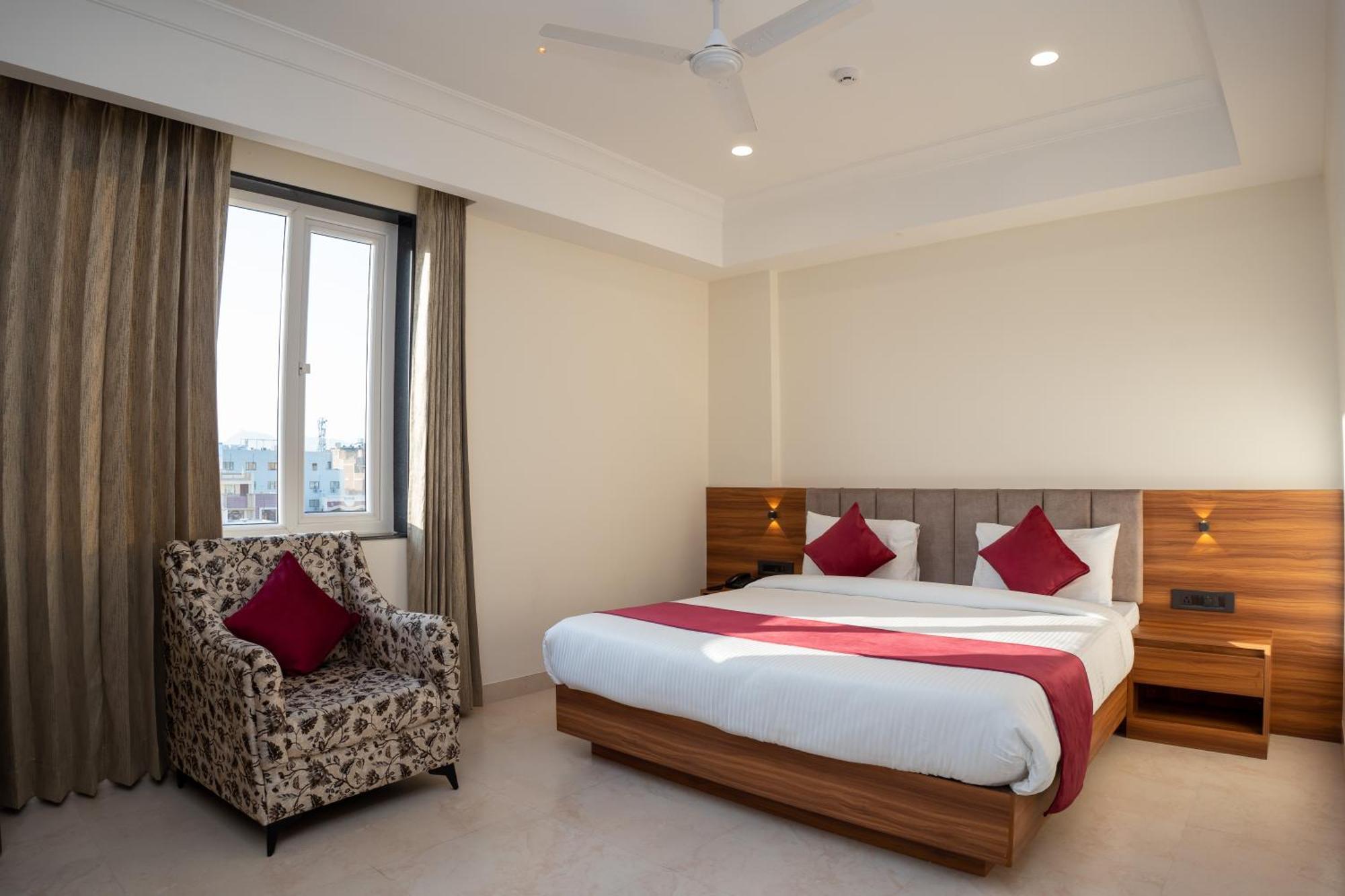 Raghunandan Palace - A Premier Boutique Stay, City Center & 500 Meters From City Railway Station Udaipur Bagian luar foto