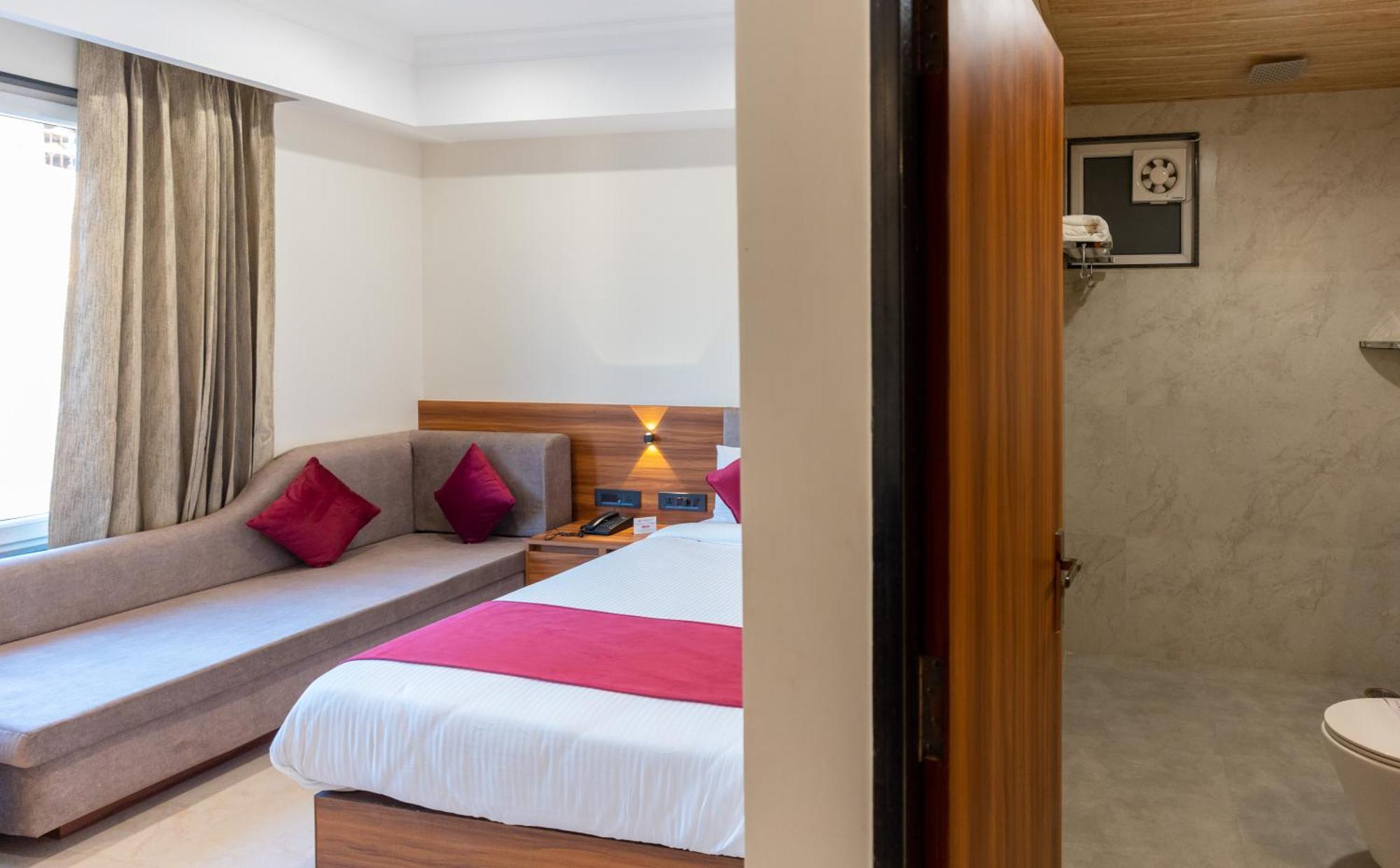 Raghunandan Palace - A Premier Boutique Stay, City Center & 500 Meters From City Railway Station Udaipur Bagian luar foto