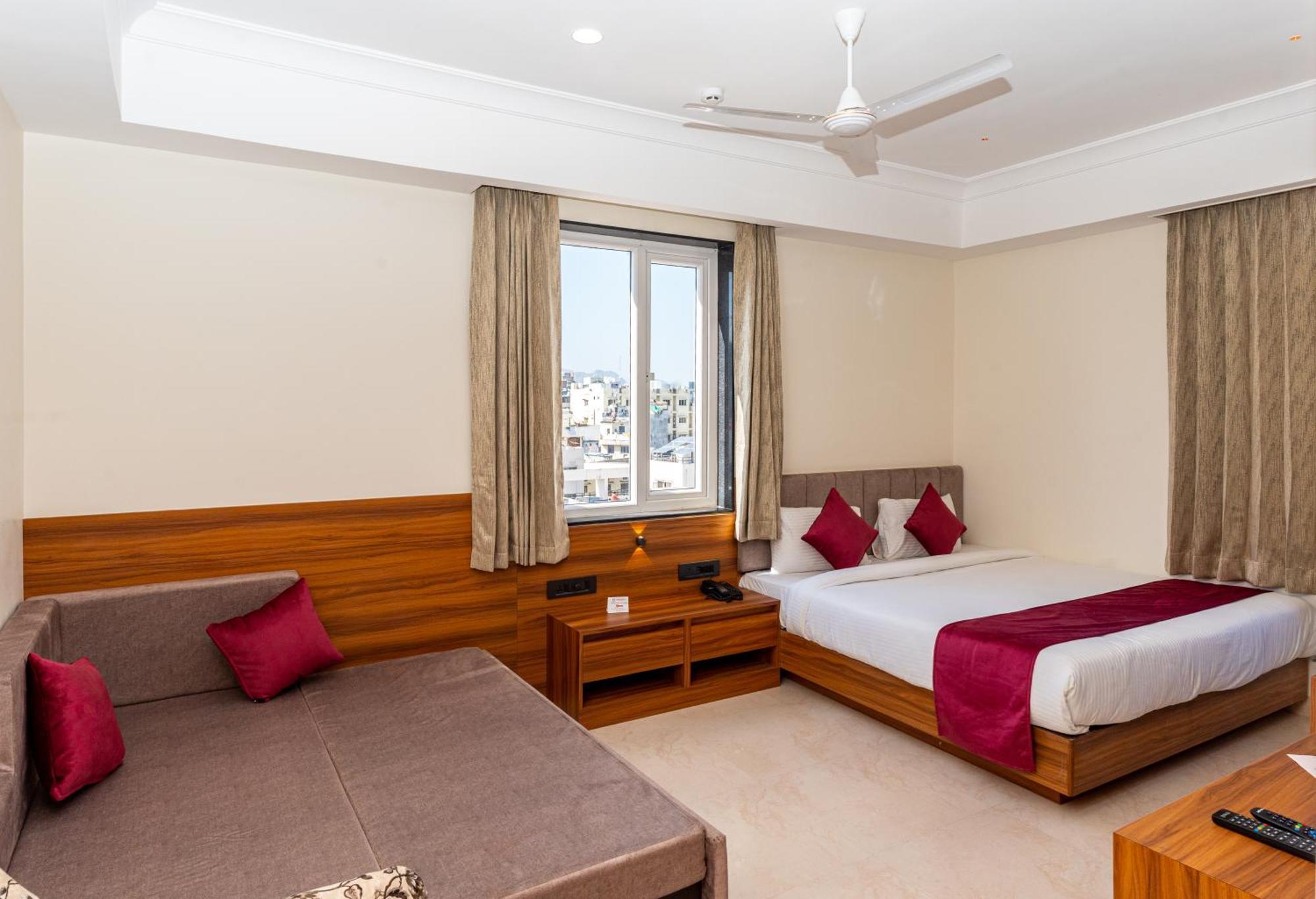 Raghunandan Palace - A Premier Boutique Stay, City Center & 500 Meters From City Railway Station Udaipur Bagian luar foto