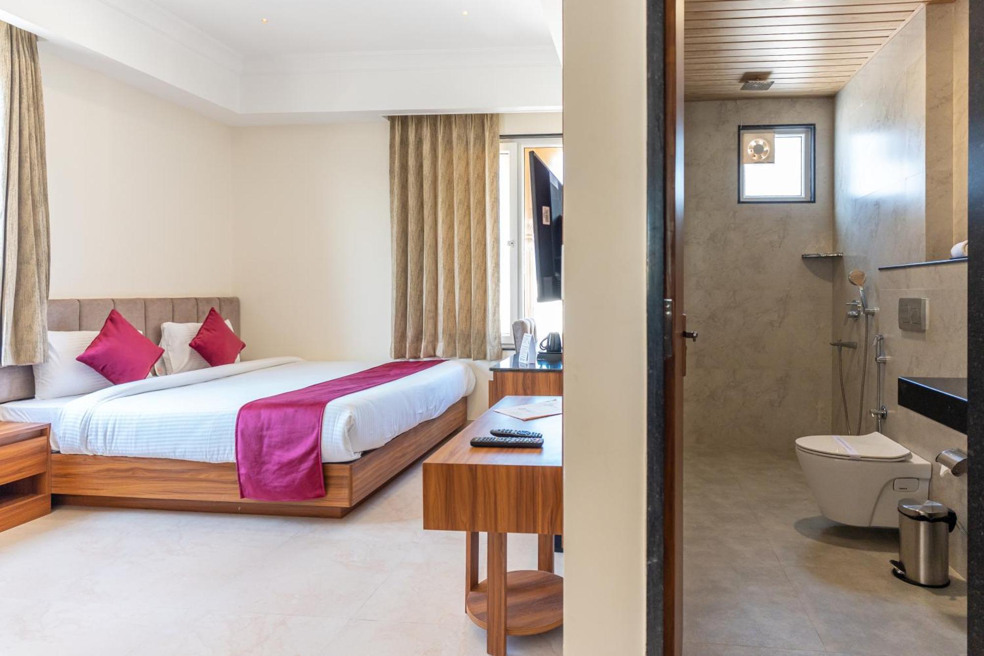 Raghunandan Palace - A Premier Boutique Stay, City Center & 500 Meters From City Railway Station Udaipur Bagian luar foto