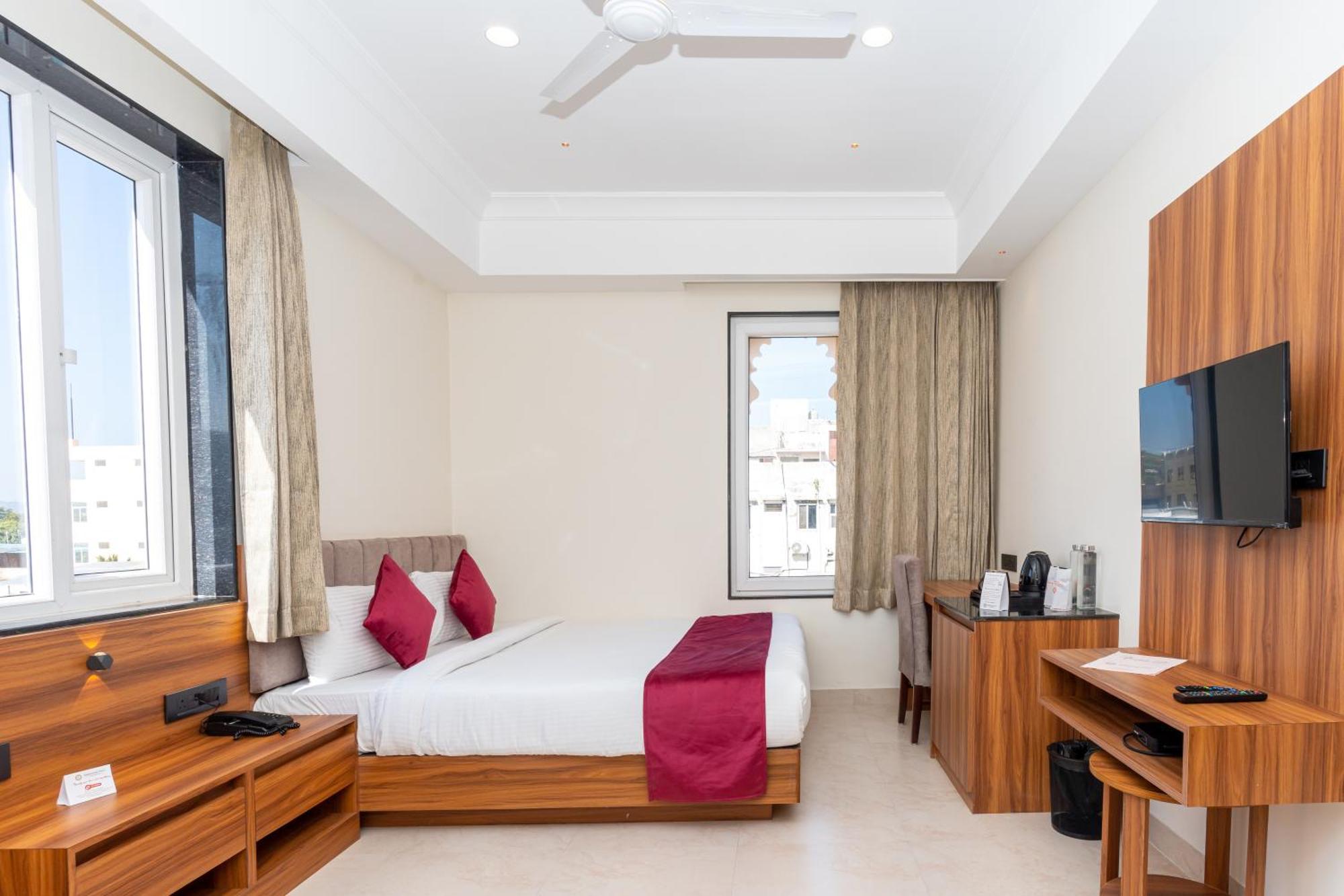 Raghunandan Palace - A Premier Boutique Stay, City Center & 500 Meters From City Railway Station Udaipur Bagian luar foto