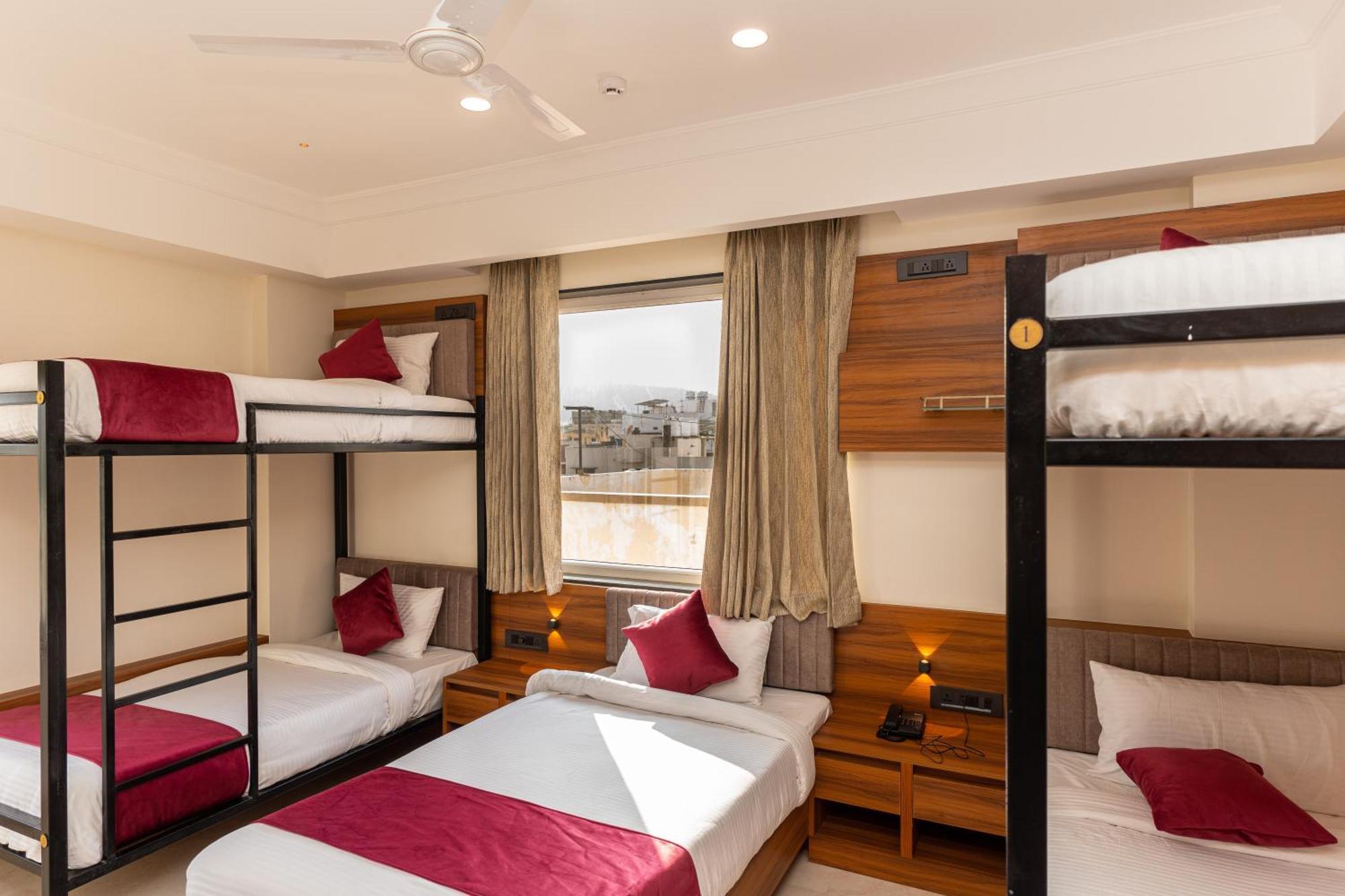 Raghunandan Palace - A Premier Boutique Stay, City Center & 500 Meters From City Railway Station Udaipur Bagian luar foto