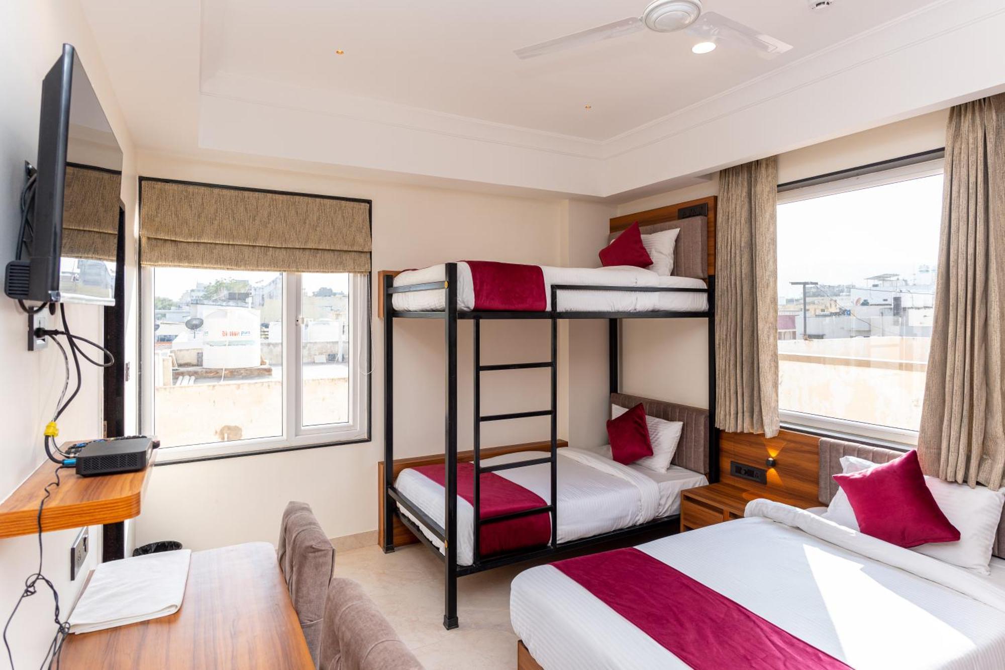 Raghunandan Palace - A Premier Boutique Stay, City Center & 500 Meters From City Railway Station Udaipur Bagian luar foto