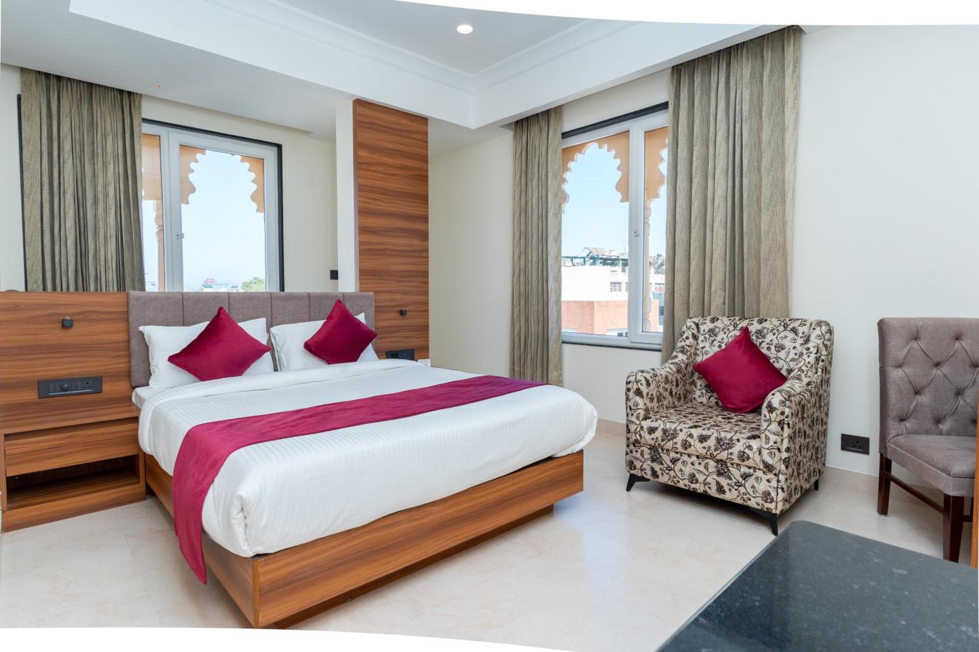 Raghunandan Palace - A Premier Boutique Stay, City Center & 500 Meters From City Railway Station Udaipur Bagian luar foto